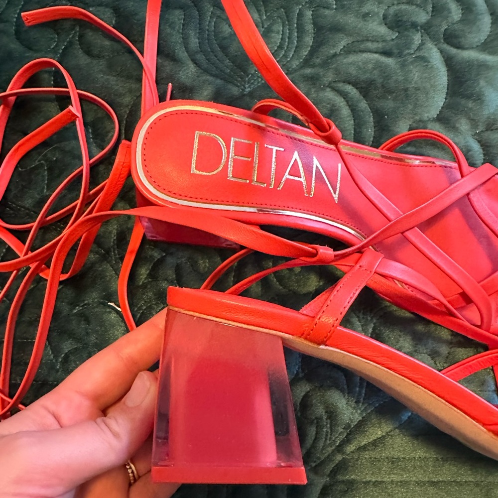 Strapping heels - Picture 2 of 4